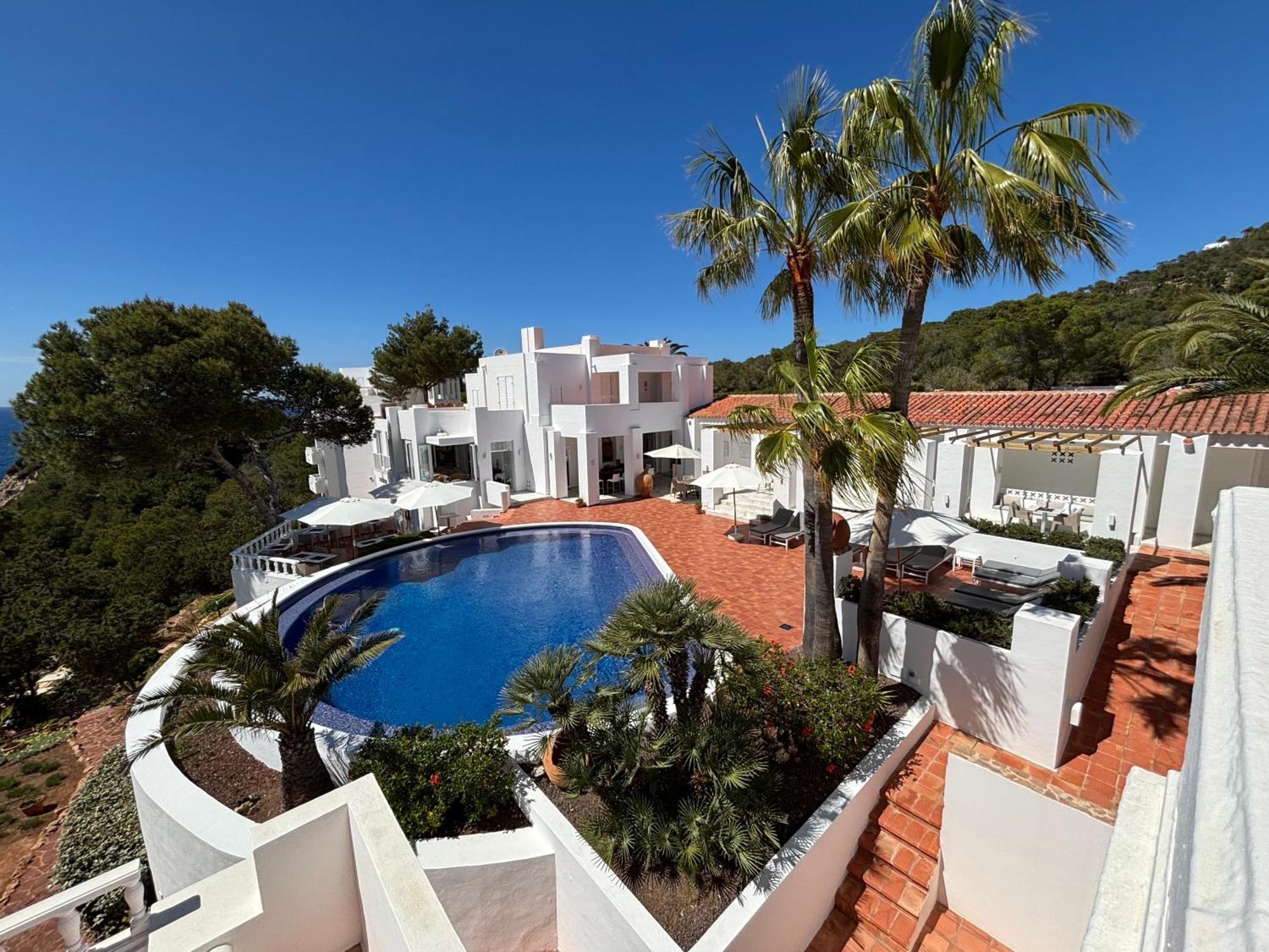 Village Hotel 4*